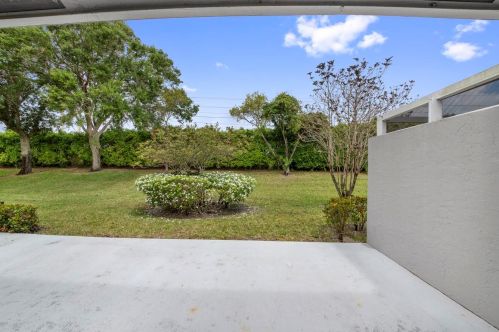 7617 Is Breeze Ter, Boynton Beach FL  33437-5403 exterior