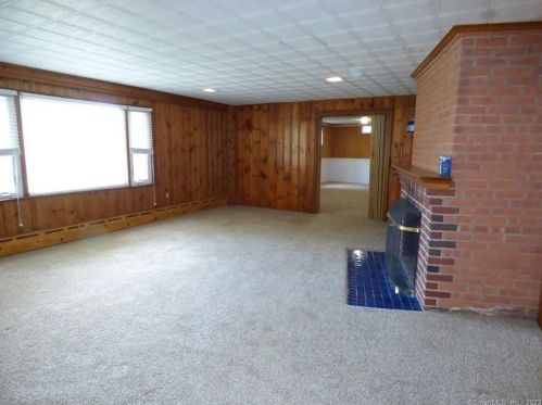 6 Ridgeland Cir, Wallingford CT  06492-2121 exterior