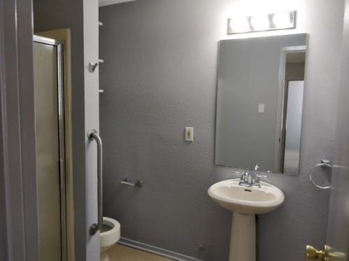 902 Hickory St, Denton, TX 76201-4033