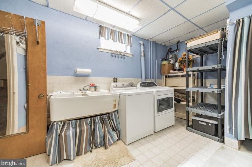 556 Leverington Ave, Philadelphia PA 19128-3314 exterior