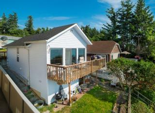 18612 Soundview Dr, Camano Island, WA 98292-9190