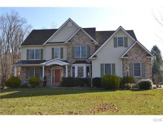 3993 Hunsicker Dr, Walnutport, PA 18088-9124