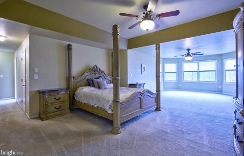 4 Millennium Dr, Columbus NJ  08022-2250 exterior