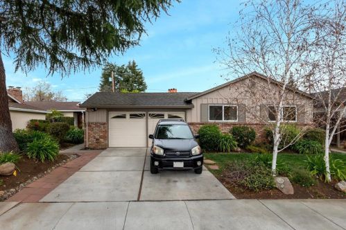 826 Cuesta Dr, Mountain View, CA 94040-3606