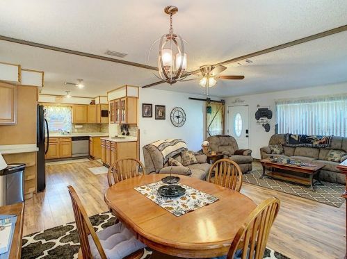945 14th St, Saint Petersburg FL  33705-1242 exterior