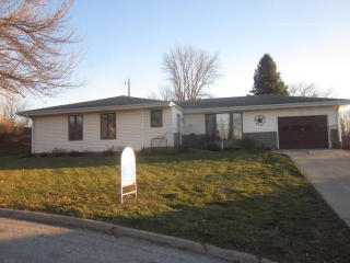 701 Schueman Ct, Oakland, IA 51560-4143