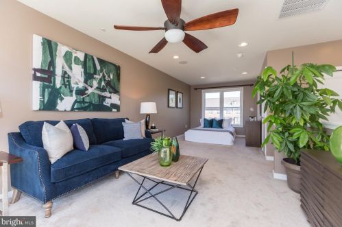 926 4 St, Washington DC 20003-3461 exterior