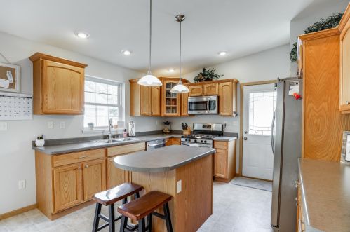 6614 60th Ave, Kenosha, WI 53142-2937