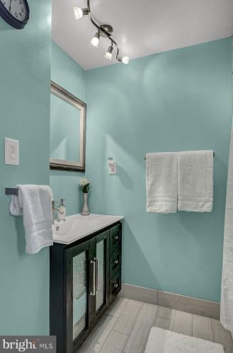 19 Columbia Dr, Camp Hill PA  17011-7636 exterior