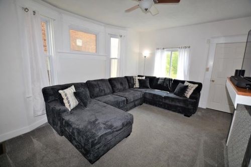 2111 Wolford St, Pittsburgh, PA 15226-1559