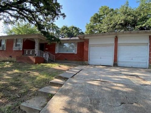 7116 Meadowbrook Dr, Fort Worth, TX 76148-4256