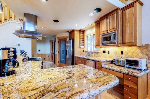 12764 Ski Slope Way, Truckee CA  96161-6615 exterior