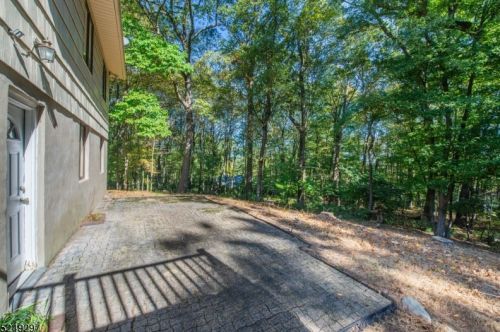 5 Round Hill Ter, Kinnelon NJ  07405-3217 exterior