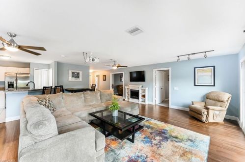 247 Stanhope Cir, Naples FL 34104-0810 exterior