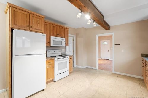 22 Roseleah Ave, Plainville CT  06062-2718 exterior