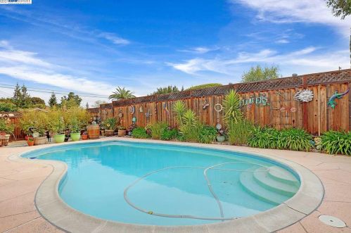 1220 Hillcrest Ave, Livermore CA  94550-4923 exterior