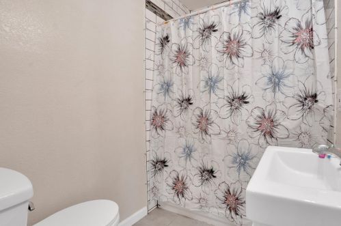 1619 Tenaya Dr, Modesto CA  95354-3820 exterior