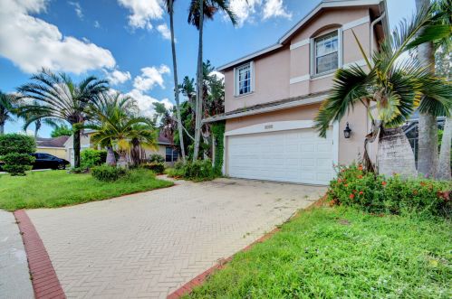 1722 Sawgrass Cir, West Palm Beach, FL 33413-3037