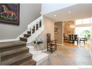 21 Grant Dr, Avon, CT 06001-3209