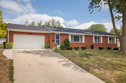 3201 74th St, Des Moines, IA 50322-4103