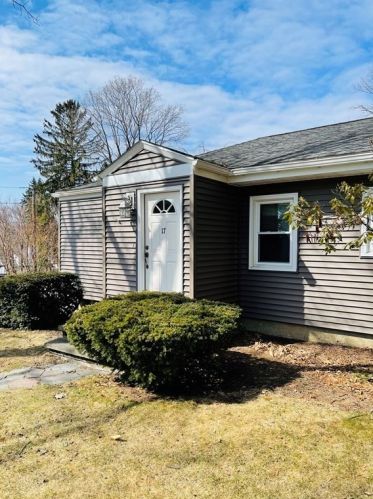 17 Moreland St, Worcester, MA 01609-1041