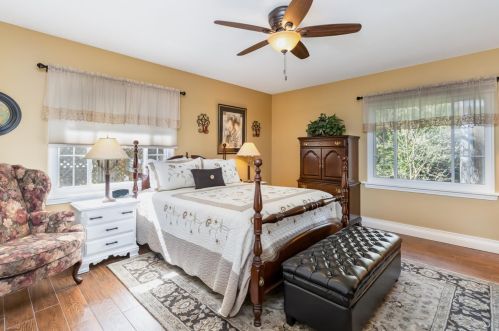 560 Woodlawn Dr, Valpo IN  46385-3347 exterior