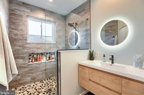 7207 Royal Oak Dr, Harrisburg PA 17112-8837 exterior