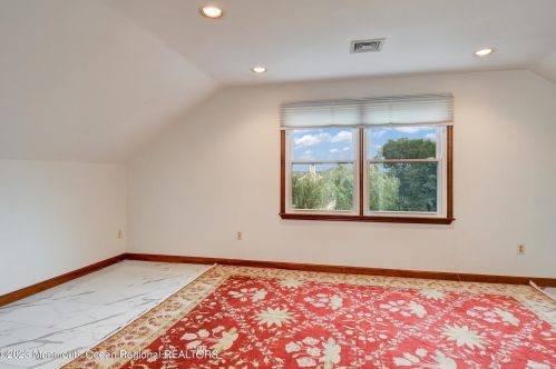515 Seven Bridges Rd, Little Silver NJ  07739-1742 exterior