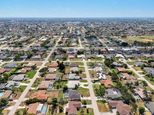 230 43rd Ter, Cape Coral FL  33904-8425 exterior