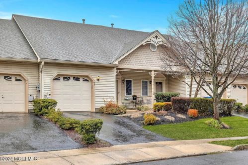 43 Riva Blvd, Bricktown, NJ 08723-7977