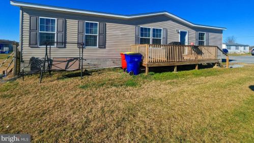 8590 Garden Ln, Seaford, DE 19973-5806