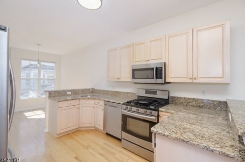 190 Crown Point Rd, Parsippany NJ  07054-3417 exterior