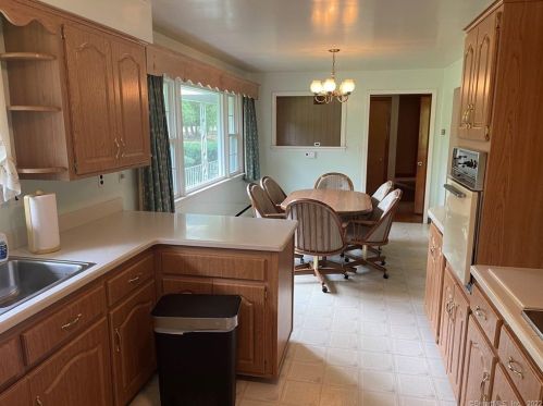 249 Fillow St, Norwalk, CT 06850-2707
