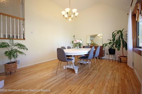 9 Maplewood Dr, Middletown NJ 07748-1543 exterior