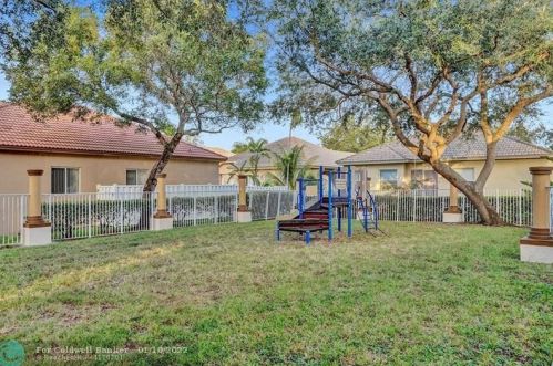 13305 32nd St, Hollywood FL 33027-3911 exterior