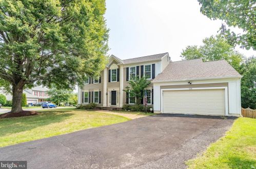 13165 Oak Farm Dr, Woodbridge, VA 22192-3818