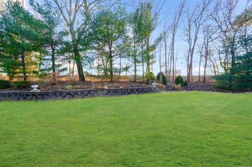 12 Mantack Path, San Remo NY  11754-4557 exterior