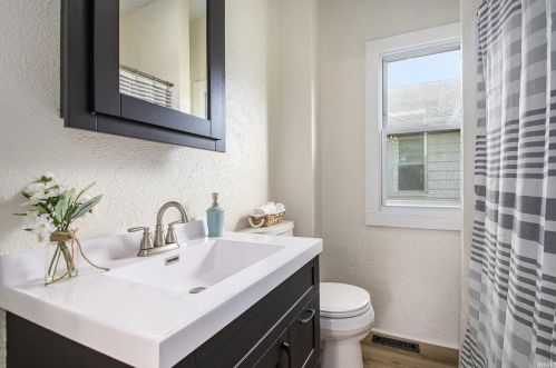 206 Meridian St, Mishawaka IN  46544-1673 exterior