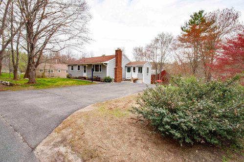 132 Haverhill Rd, Salem NH  03079-1243 exterior