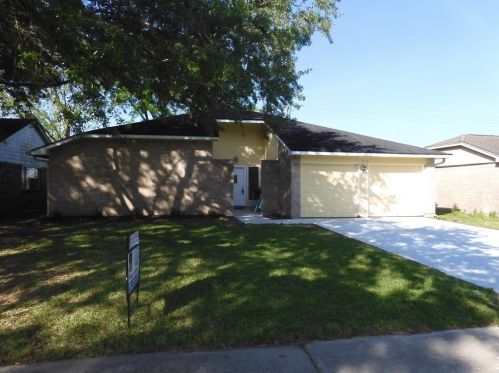 313 Forest Hills Dr, League City, TX 77573-5741