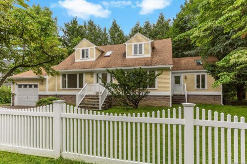 3 Orchard Dr, Yorktown Hgts, NY 10598-6445