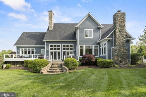 17621 Stonegait Ct, Round Hill VA  20141-2264 exterior