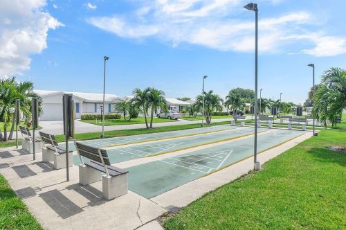 201 Leisure Lake Cir, Boynton Beach FL  33426-4269 exterior