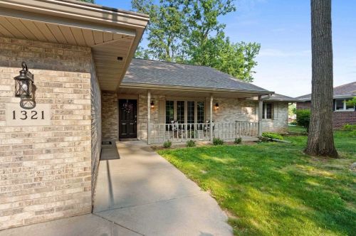 1321 Delray Dr, Green Bay, WI 54304-1404