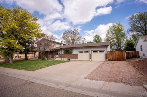 74 Villa Dr, Pueblo, CO 81001-1432