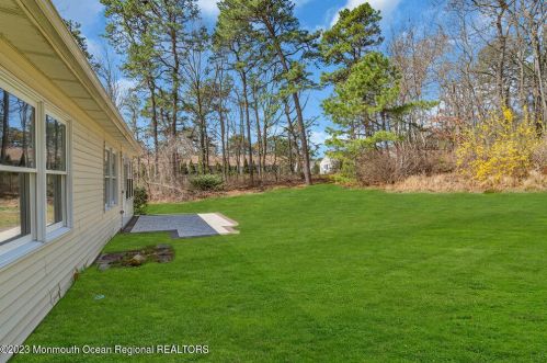 2 Taylor Ct, Lakewood NJ  08701-7317 exterior