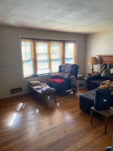 105 Pollett St, Cumberland RI  02864-7019 exterior