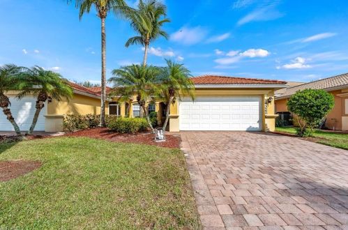 14322 Manchester Dr, Naples FL  34114-8626 exterior
