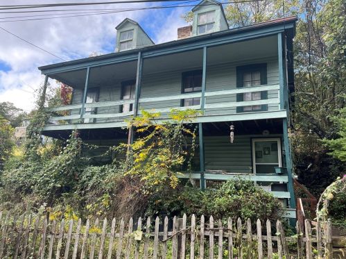 610 Attica St, Pittsburgh, PA 15220-5808