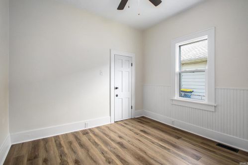 206 Meridian St, Mishawaka IN  46544-1673 exterior